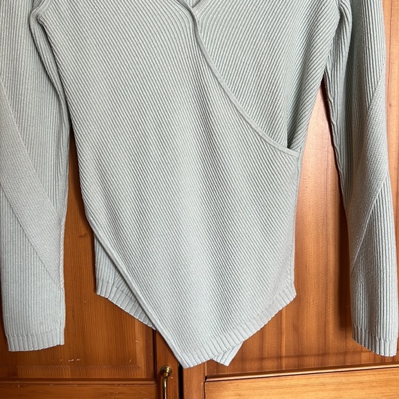 Lululemon Wrap It Back Sweater - Picture 4 of 7